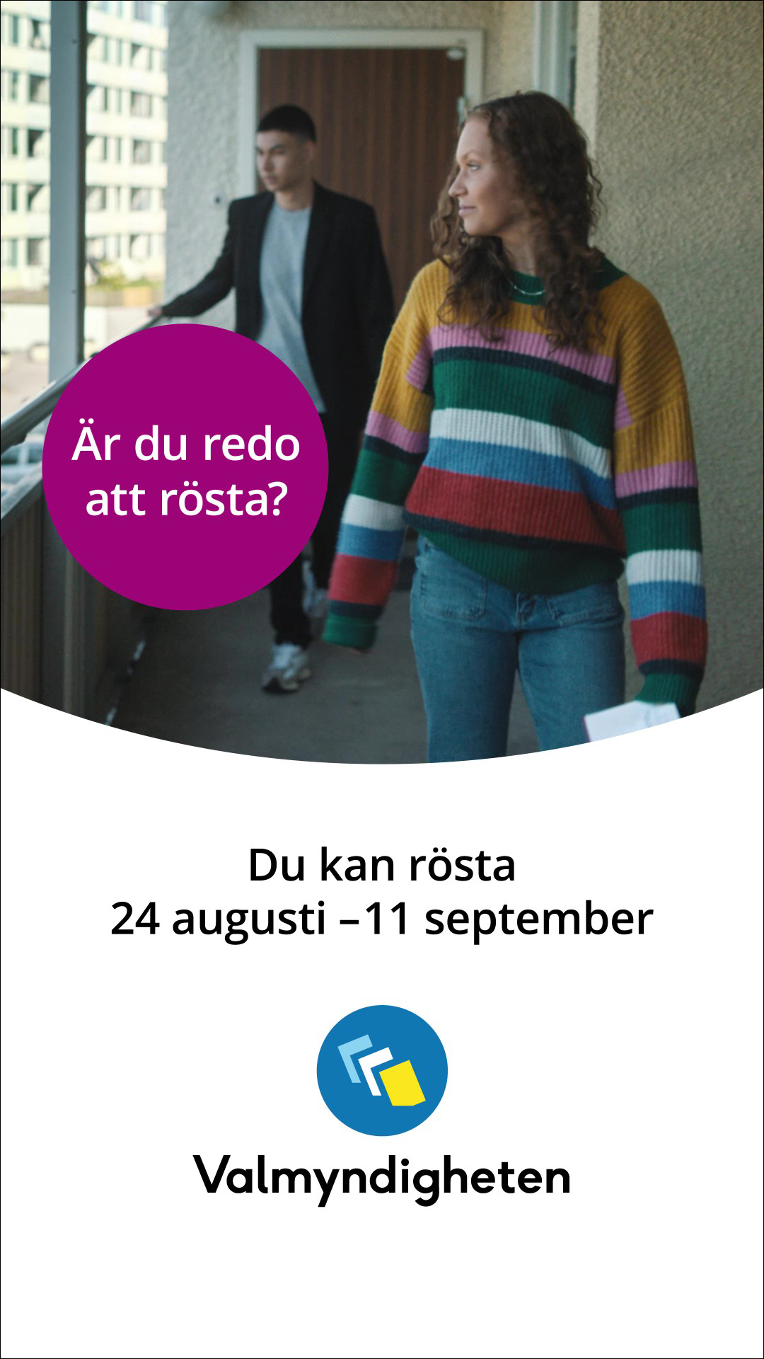 Annons på utomhustavla där två unga personer går iväg för att rösta.