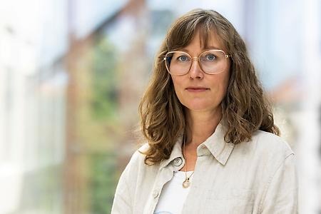 Anette Bergholm, chef för valenhet 1 på Valmyndigheten, med allvarlig min.